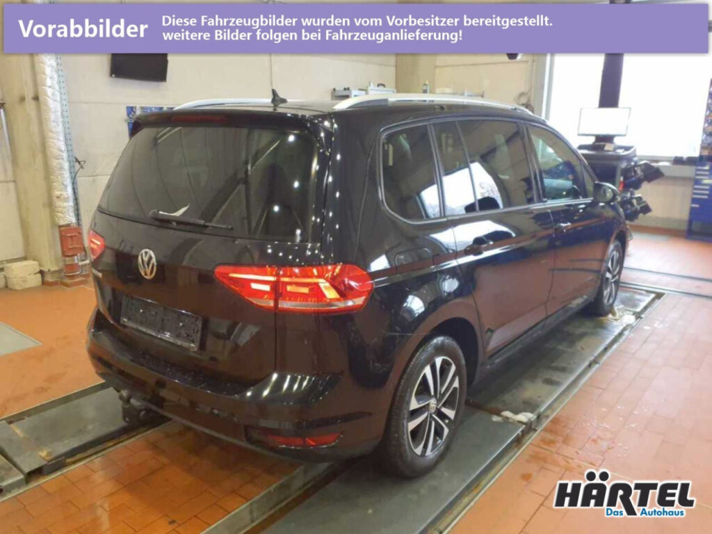 VOLKSWAGEN Touran Exposé-Bild 3