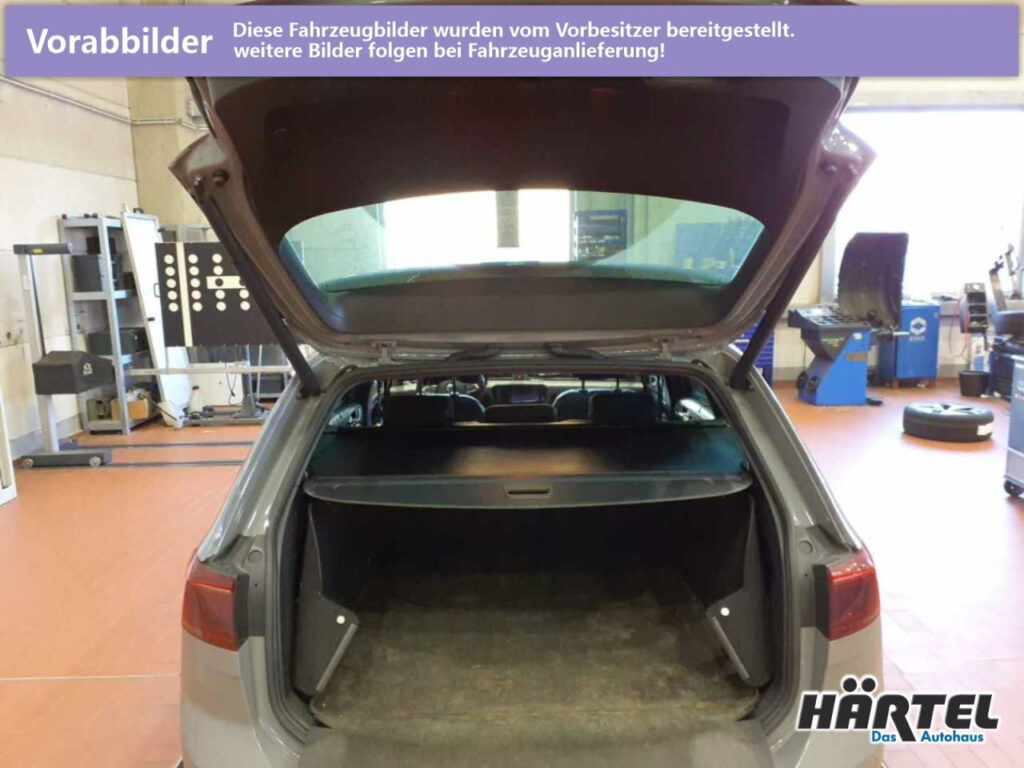 VOLKSWAGEN Passat Exposé-Bild 7