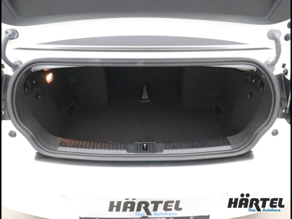 VOLKSWAGEN Golf Exposé-Bild 13