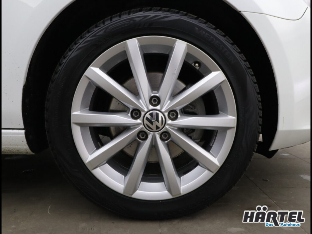 VOLKSWAGEN Golf Exposé-Bild 15