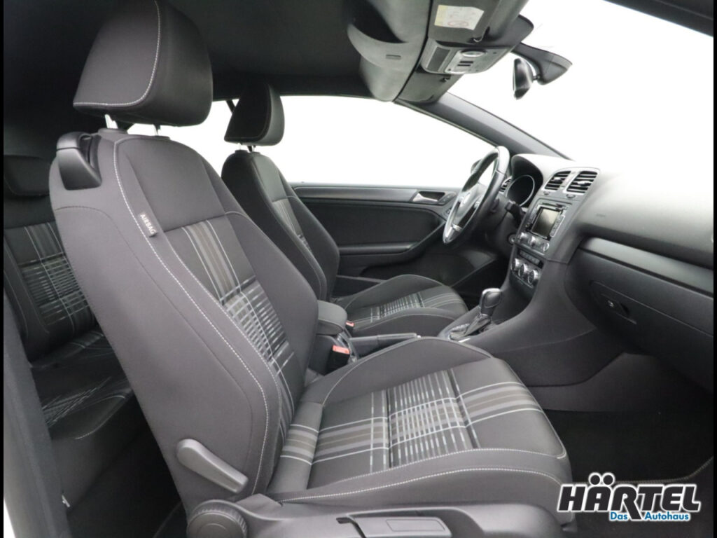 VOLKSWAGEN Golf Exposé-Bild 6