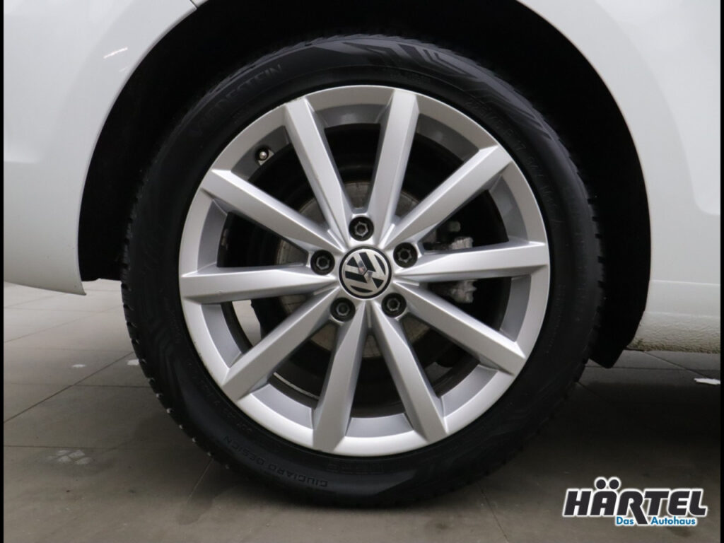 VOLKSWAGEN Golf Exposé-Bild 14