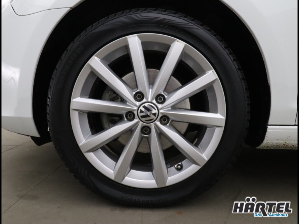 VOLKSWAGEN Golf Exposé-Bild 16