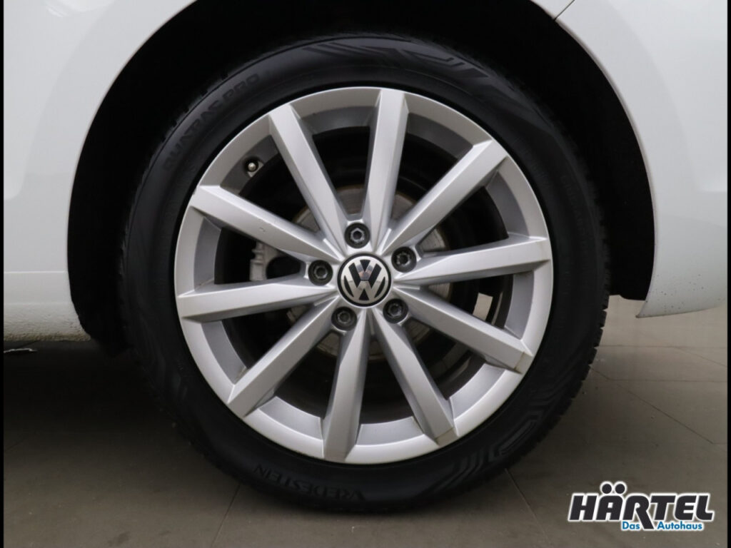 VOLKSWAGEN Golf Exposé-Bild 17