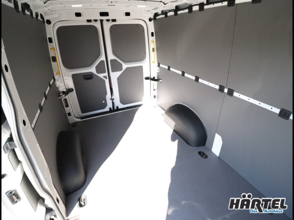 VOLKSWAGEN Crafter Exposé-Bild 8