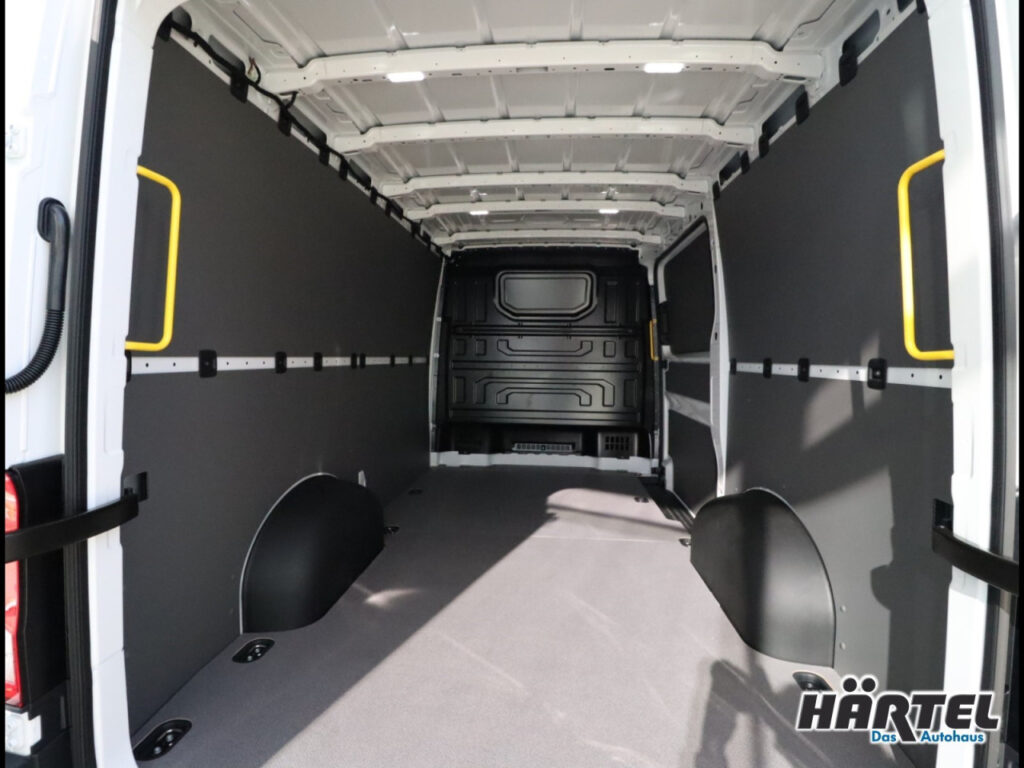 VOLKSWAGEN Crafter Exposé-Bild 13