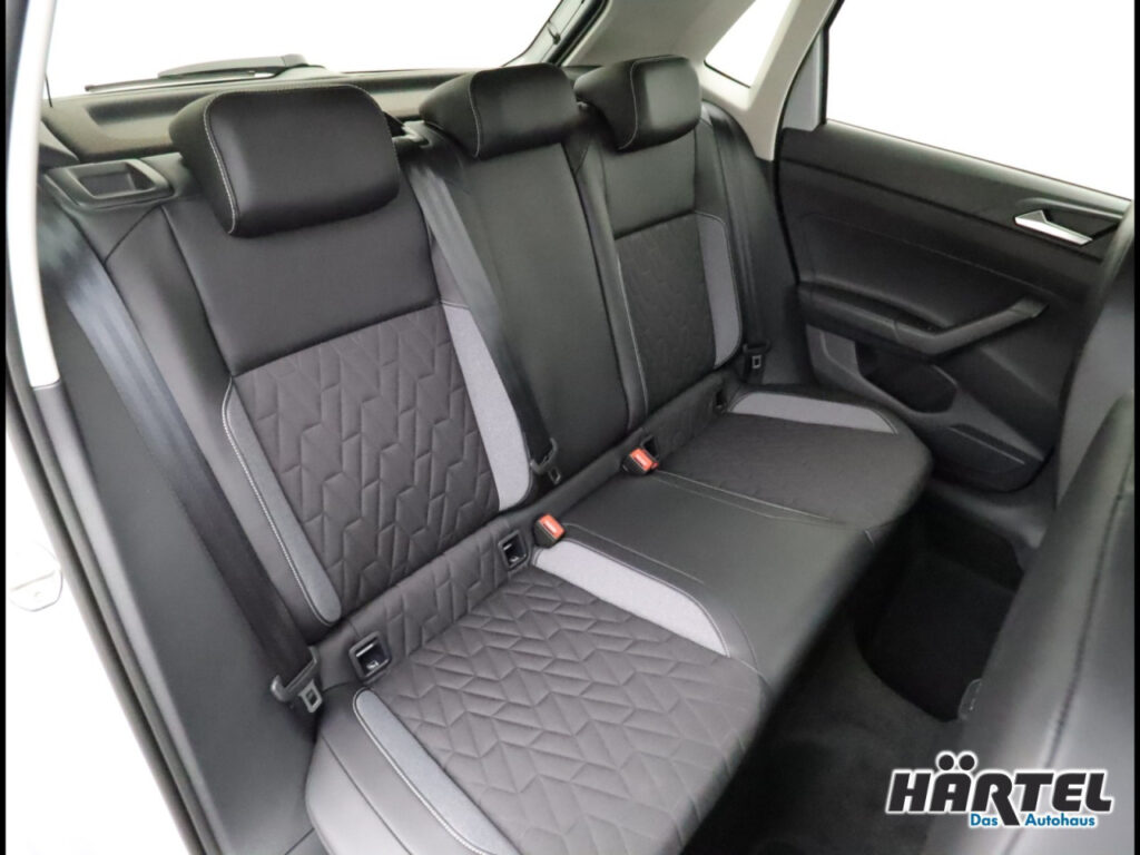 VOLKSWAGEN Polo Exposé-Bild 8