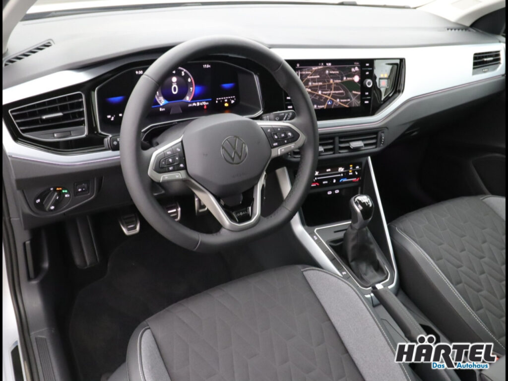 VOLKSWAGEN Polo Exposé-Bild 9