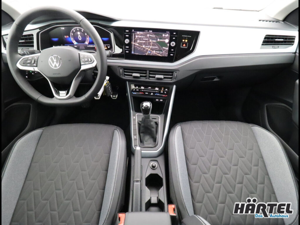 VOLKSWAGEN Polo Exposé-Bild 11