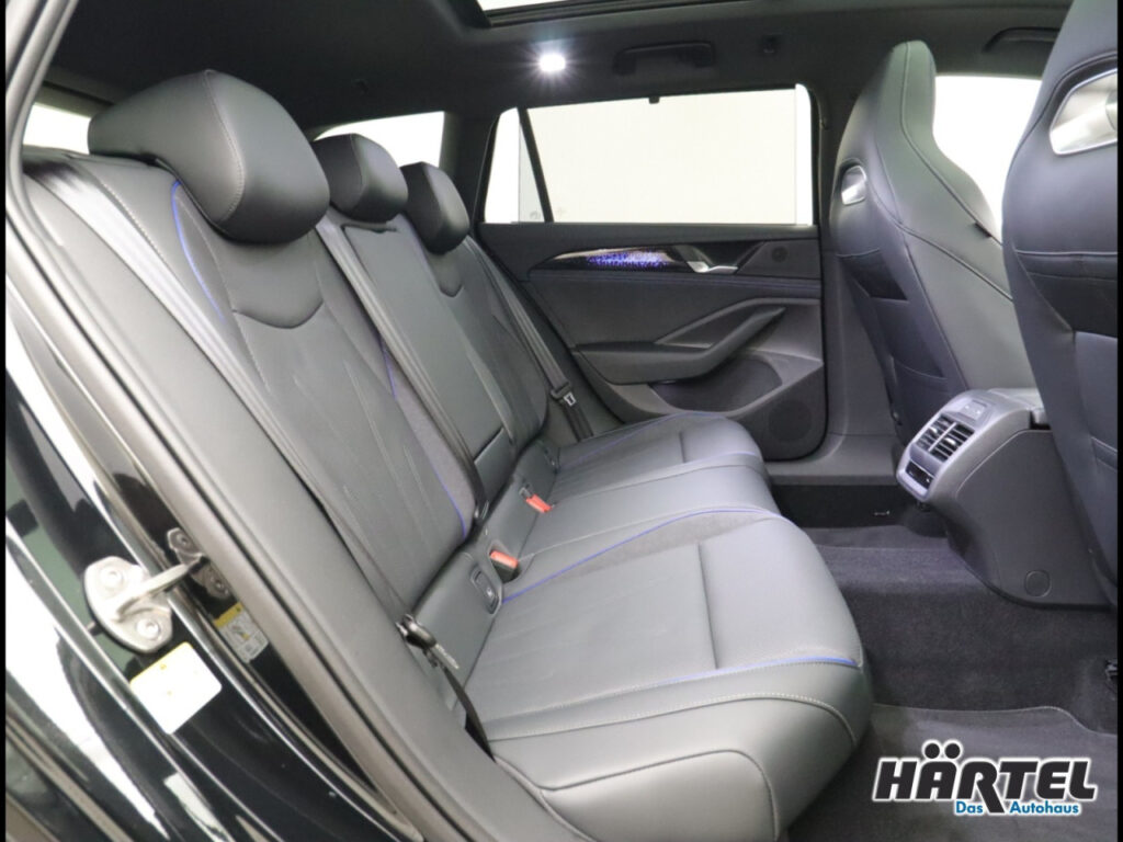 VOLKSWAGEN Passat Exposé-Bild 7