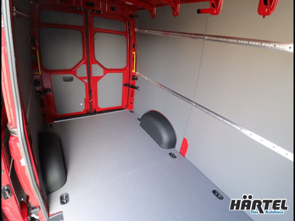 VOLKSWAGEN Crafter Exposé-Bild 12