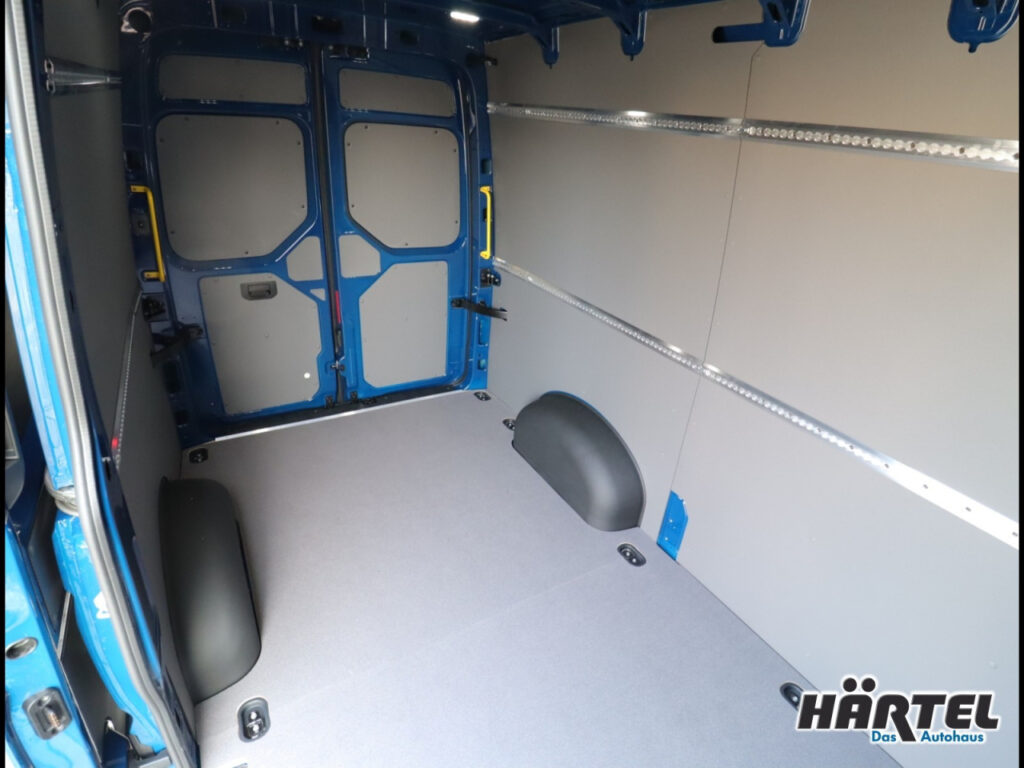 VOLKSWAGEN Crafter Exposé-Bild 12