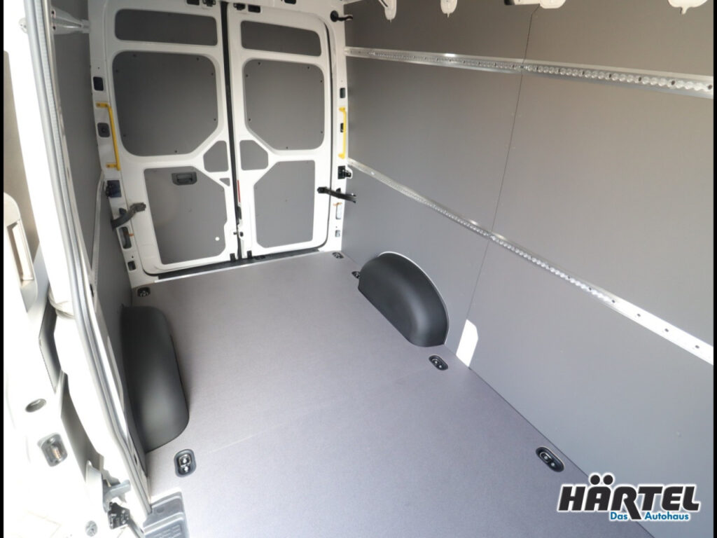 VOLKSWAGEN Crafter Exposé-Bild 12