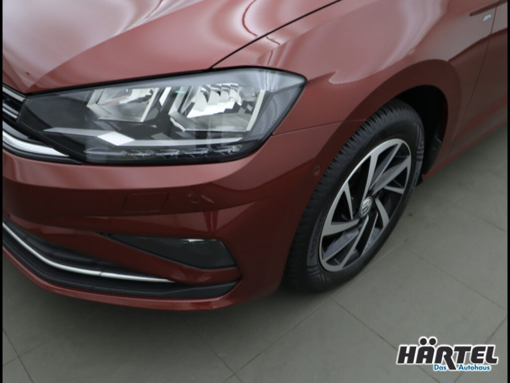 VOLKSWAGEN Golf Exposé-Bild 4