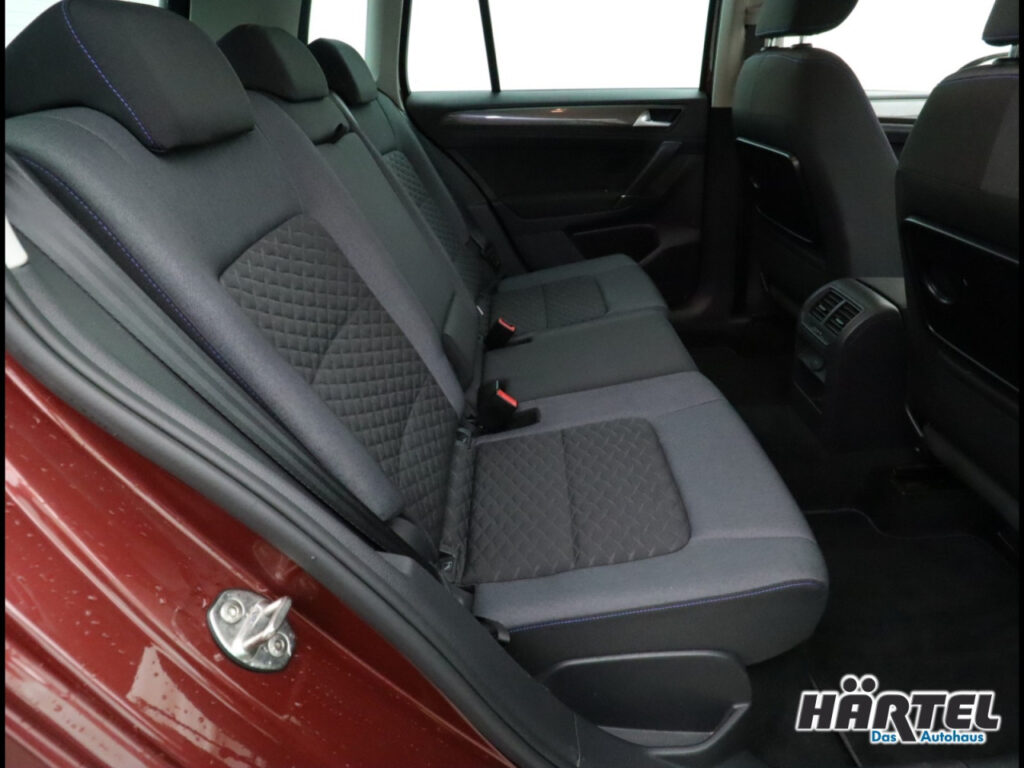 VOLKSWAGEN Golf Exposé-Bild 7