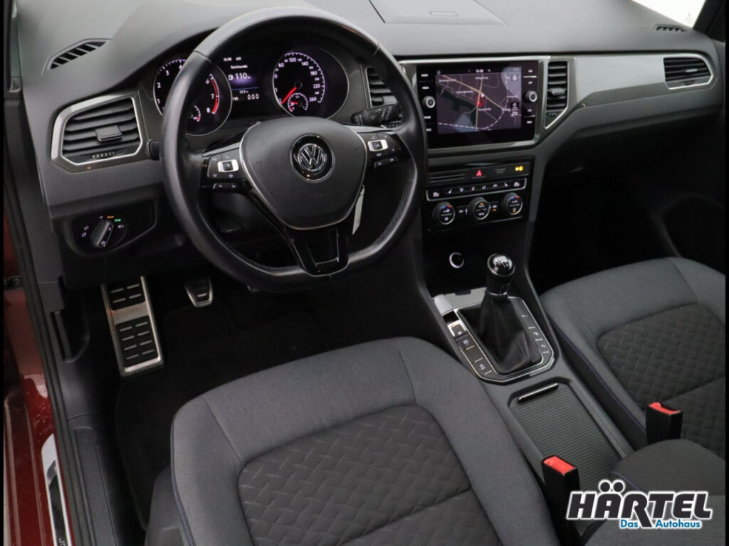 VOLKSWAGEN Golf Exposé-Bild 9