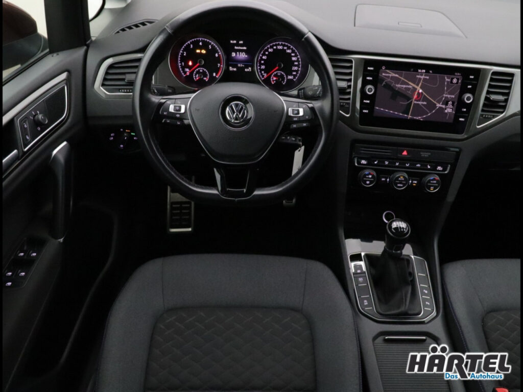 VOLKSWAGEN Golf Exposé-Bild 10