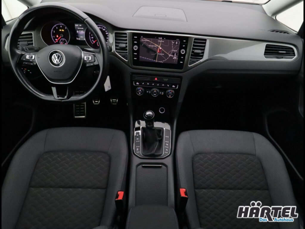 VOLKSWAGEN Golf Exposé-Bild 11