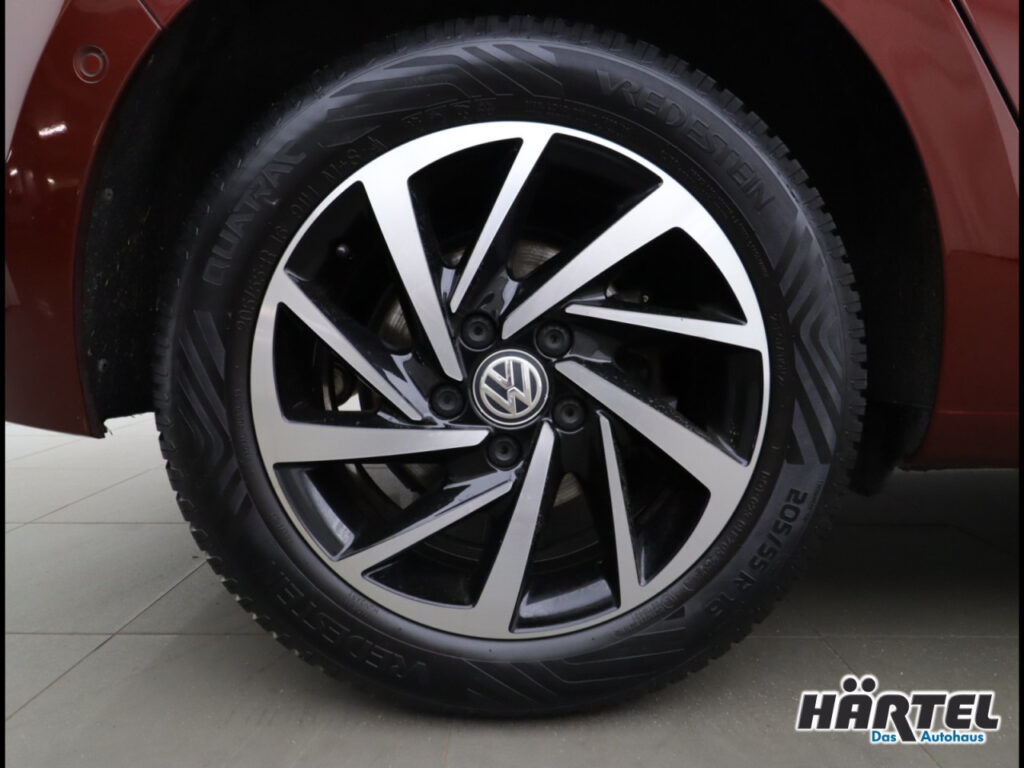 VOLKSWAGEN Golf Exposé-Bild 14