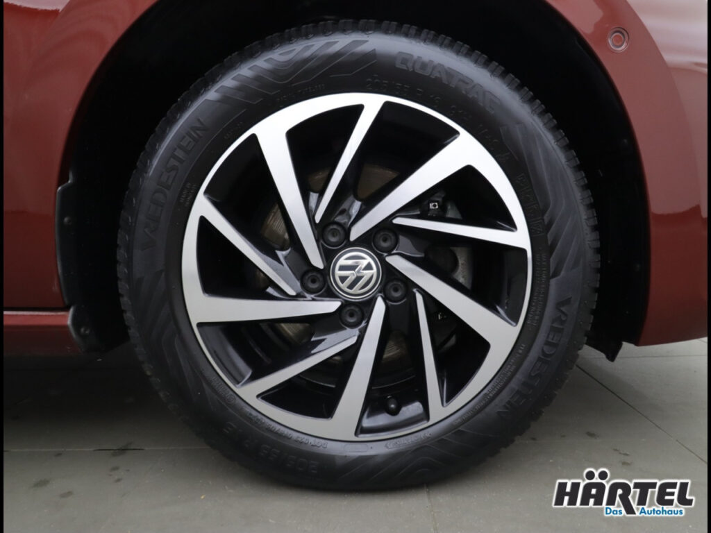 VOLKSWAGEN Golf Exposé-Bild 15