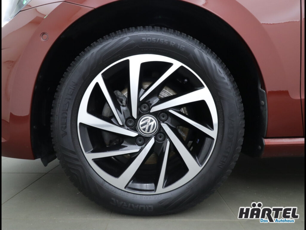 VOLKSWAGEN Golf Exposé-Bild 16