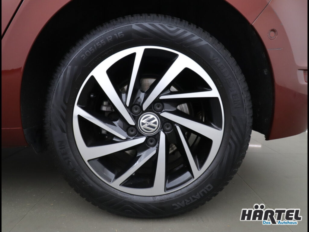 VOLKSWAGEN Golf Exposé-Bild 17