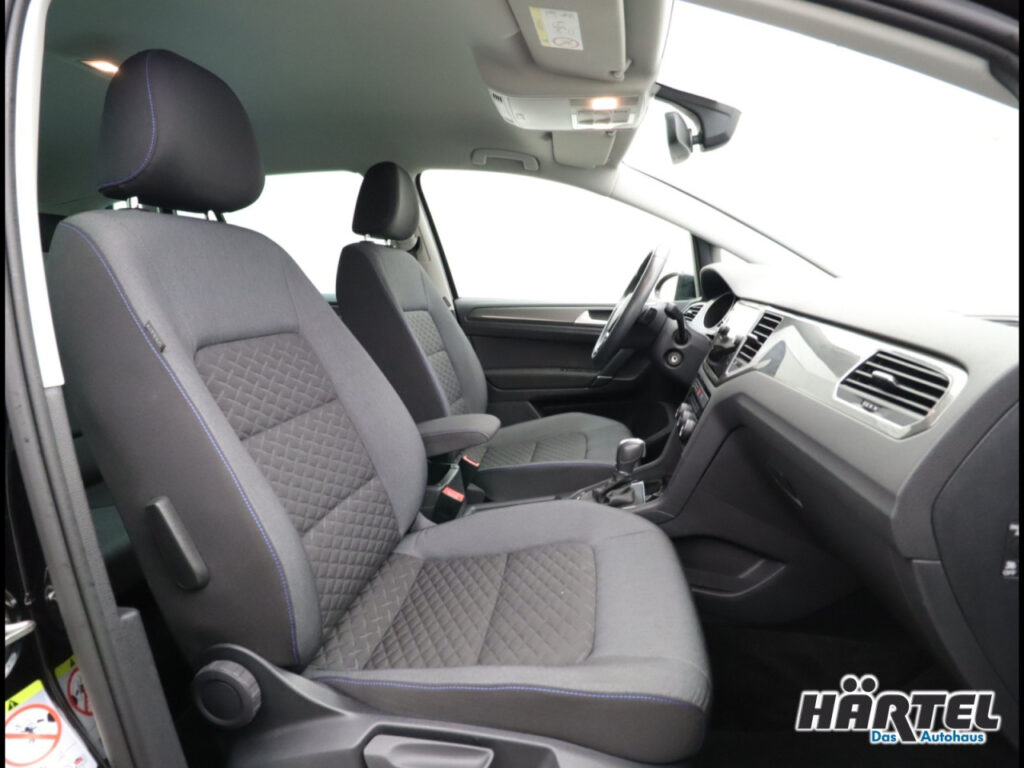 VOLKSWAGEN Golf Exposé-Bild 6