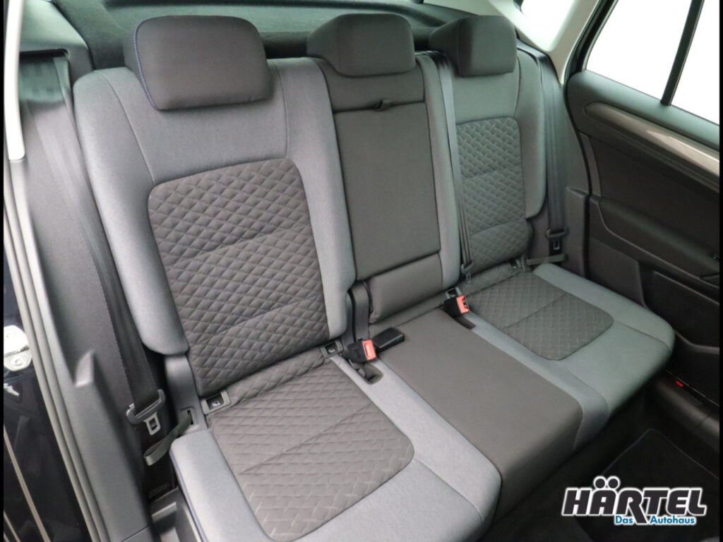 VOLKSWAGEN Golf Exposé-Bild 8