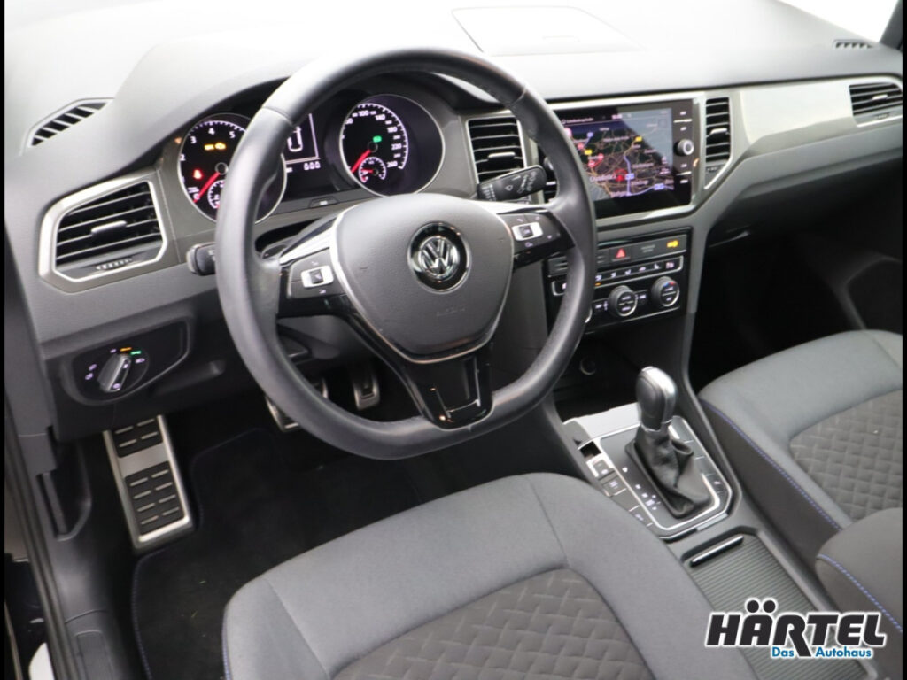 VOLKSWAGEN Golf Exposé-Bild 9