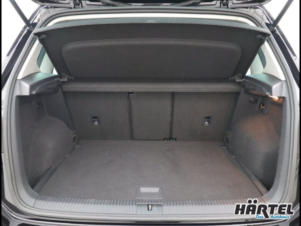 VOLKSWAGEN Golf Exposé-Bild 13