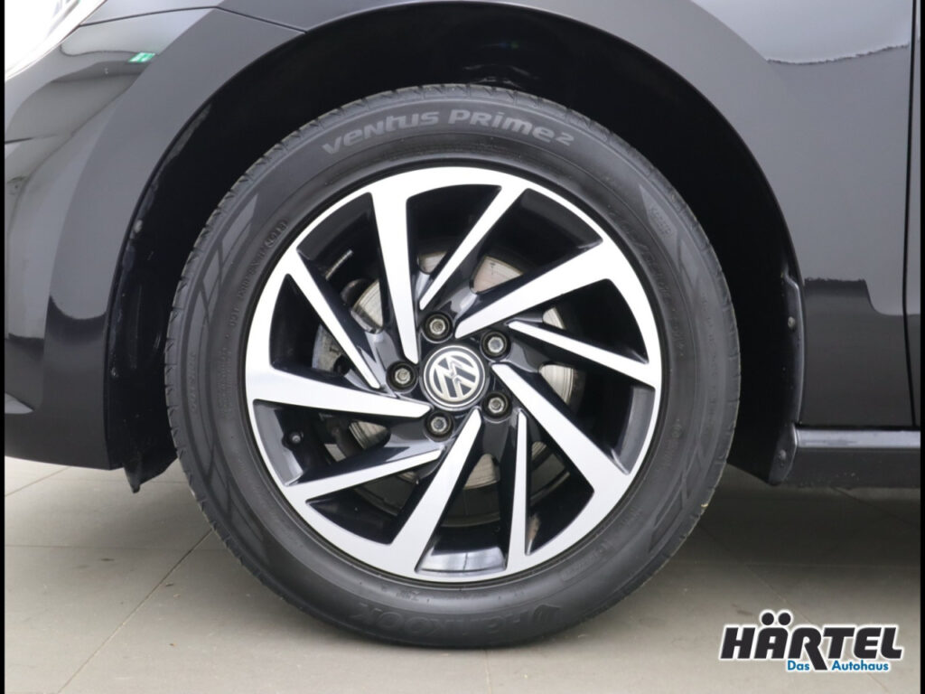 VOLKSWAGEN Golf Exposé-Bild 14