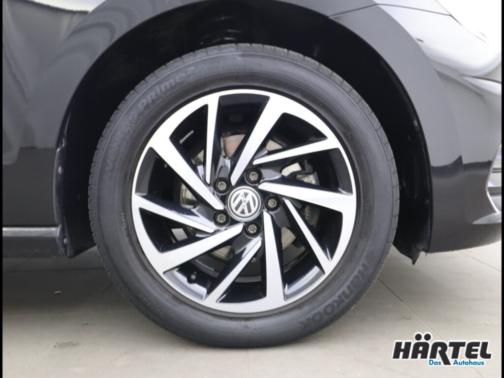 VOLKSWAGEN Golf Exposé-Bild 17