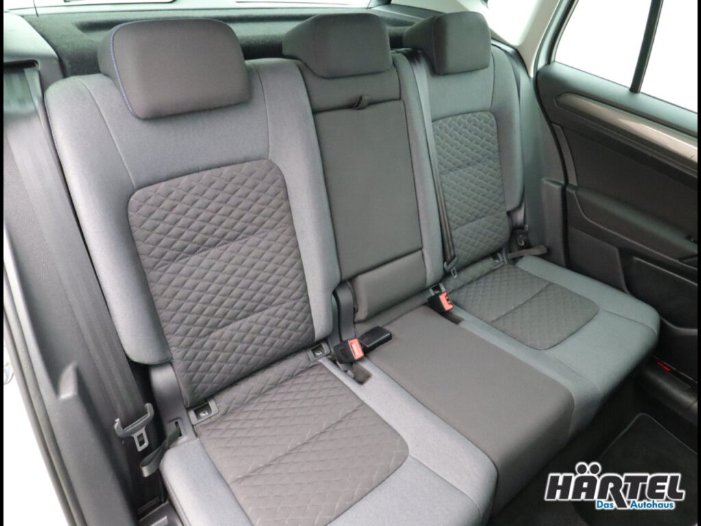 VOLKSWAGEN Golf Exposé-Bild 8