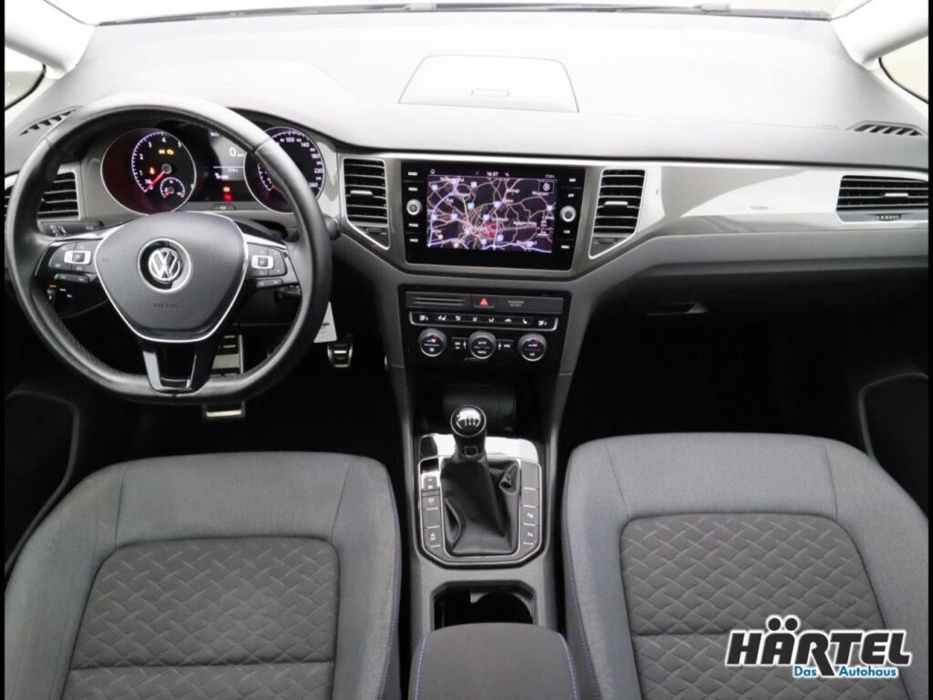 VOLKSWAGEN Golf Exposé-Bild 11