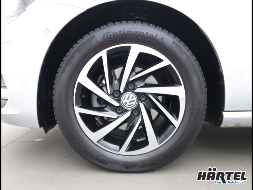 VOLKSWAGEN Golf Exposé-Bild 16