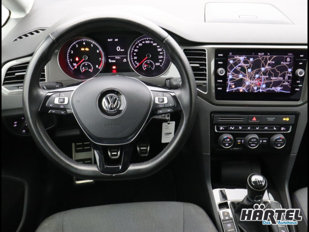 VOLKSWAGEN Golf Exposé-Bild 10