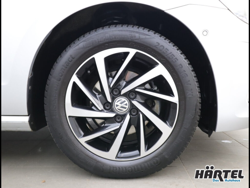 VOLKSWAGEN Golf Exposé-Bild 15