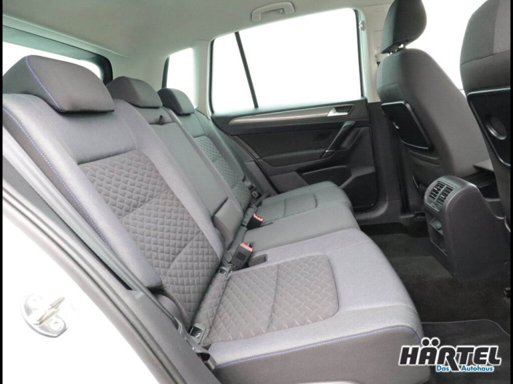 VOLKSWAGEN Golf Exposé-Bild 7