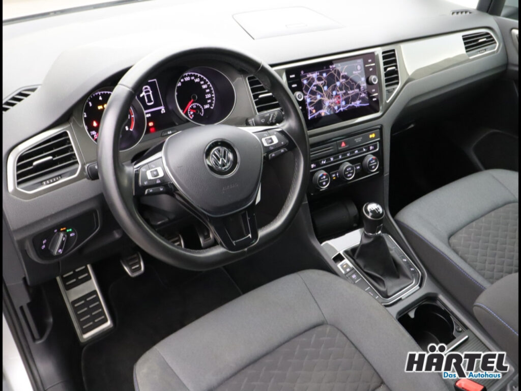 VOLKSWAGEN Golf Exposé-Bild 9