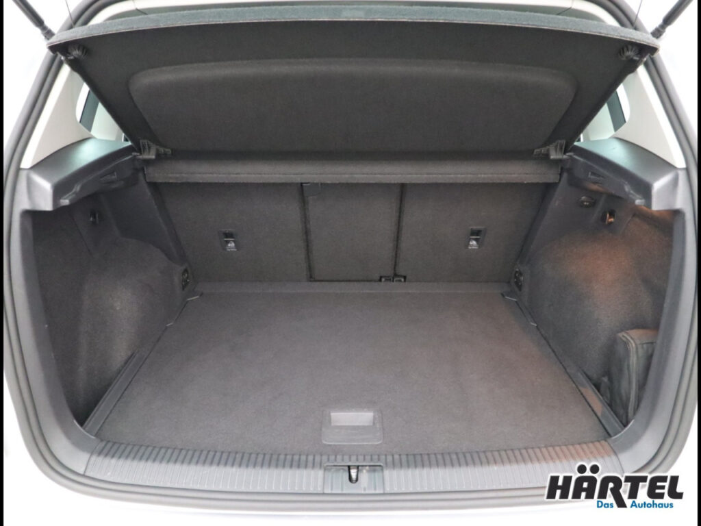 VOLKSWAGEN Golf Exposé-Bild 13