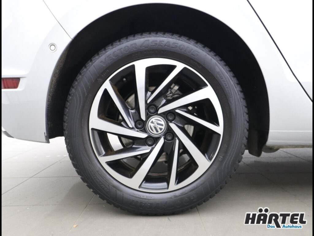 VOLKSWAGEN Golf Exposé-Bild 14