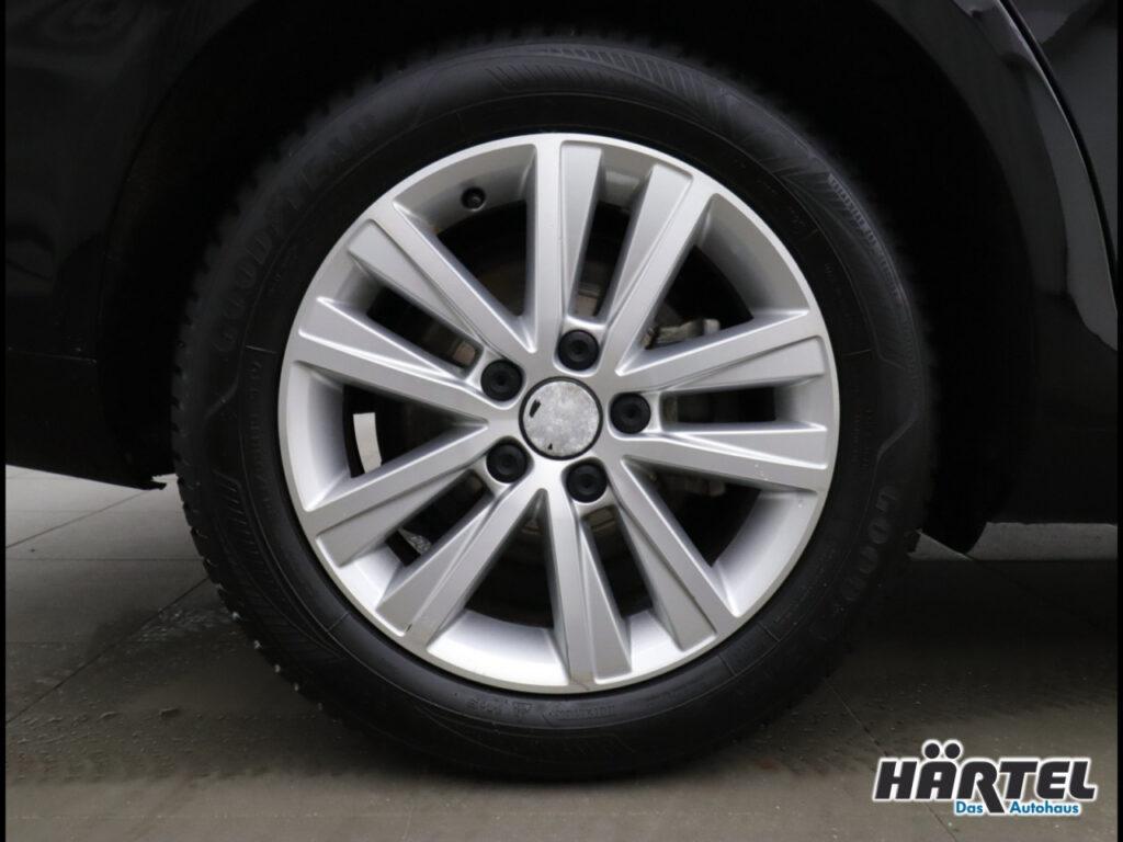 VOLKSWAGEN Golf Exposé-Bild 14