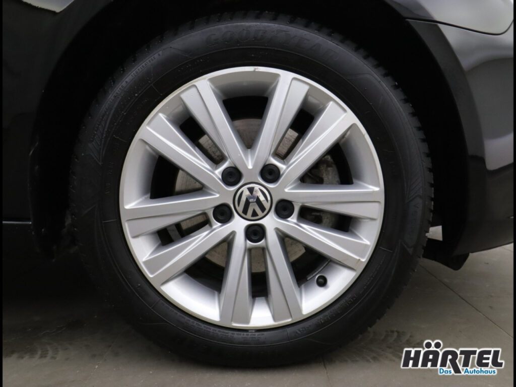 VOLKSWAGEN Golf Exposé-Bild 15