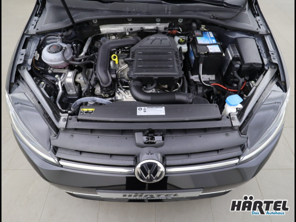 VOLKSWAGEN Golf Exposé-Bild 5