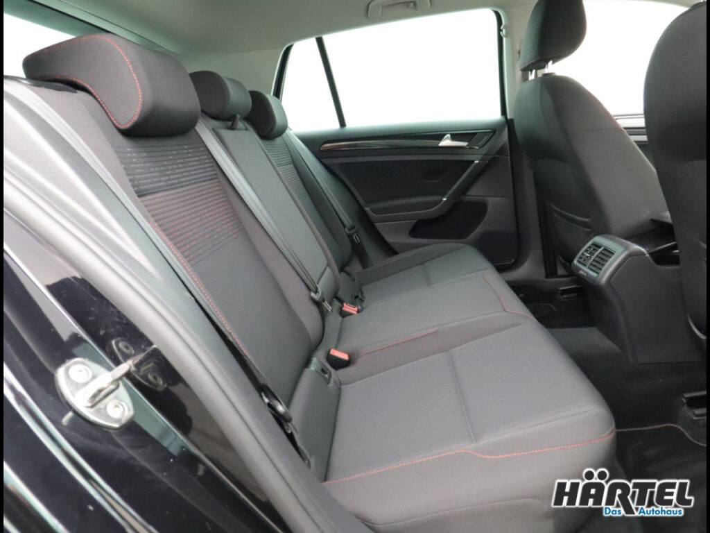 VOLKSWAGEN Golf Exposé-Bild 7