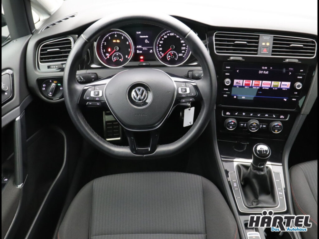 VOLKSWAGEN Golf Exposé-Bild 10