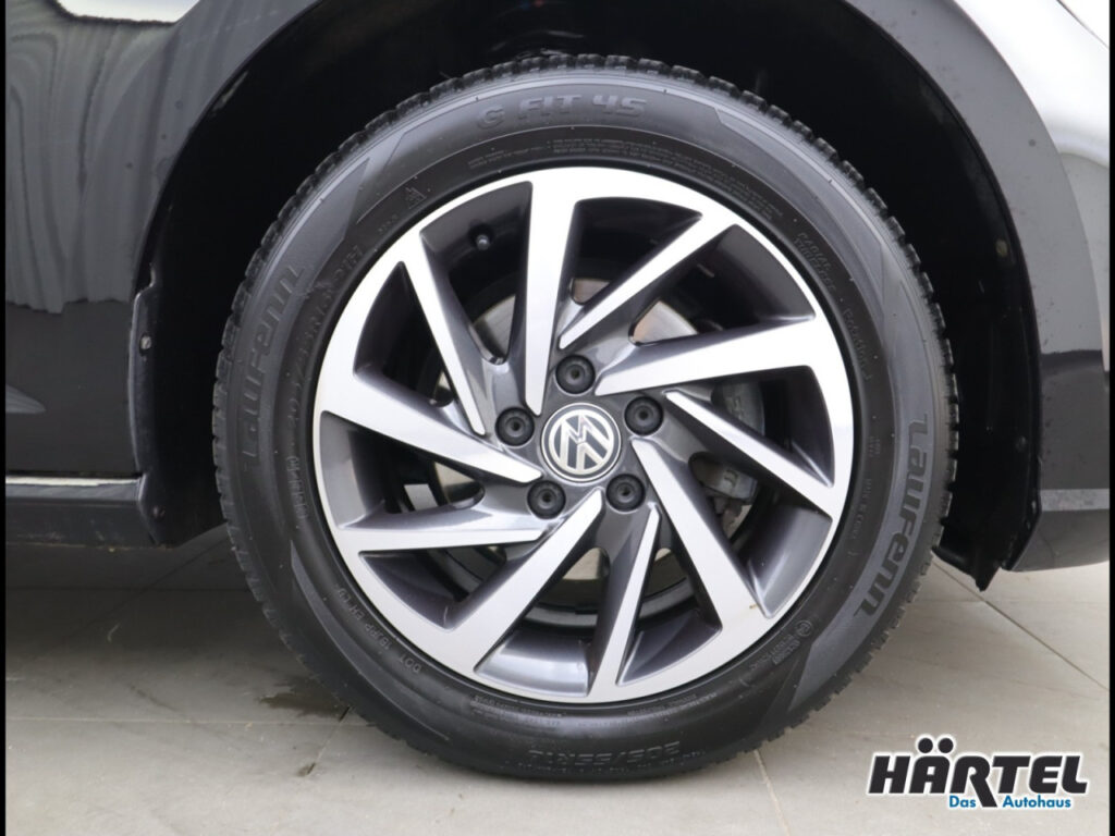 VOLKSWAGEN Golf Exposé-Bild 15