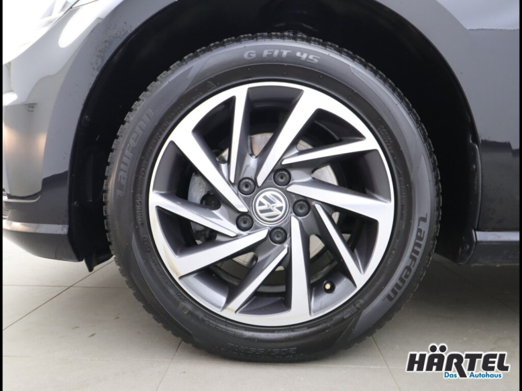 VOLKSWAGEN Golf Exposé-Bild 16