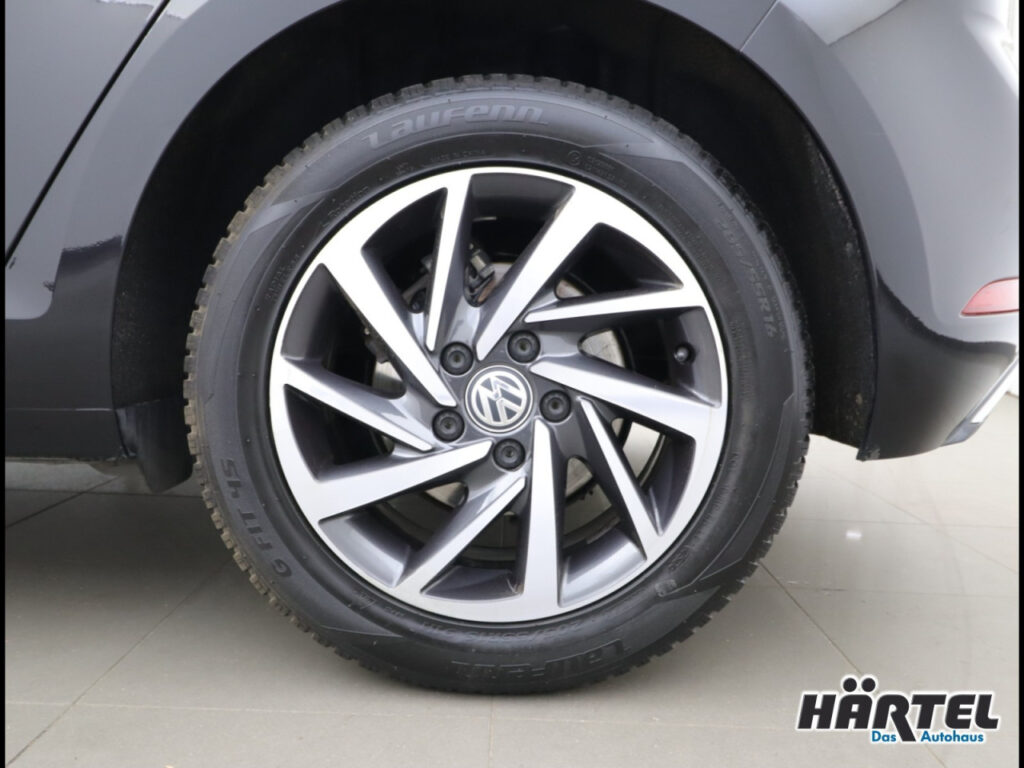 VOLKSWAGEN Golf Exposé-Bild 17