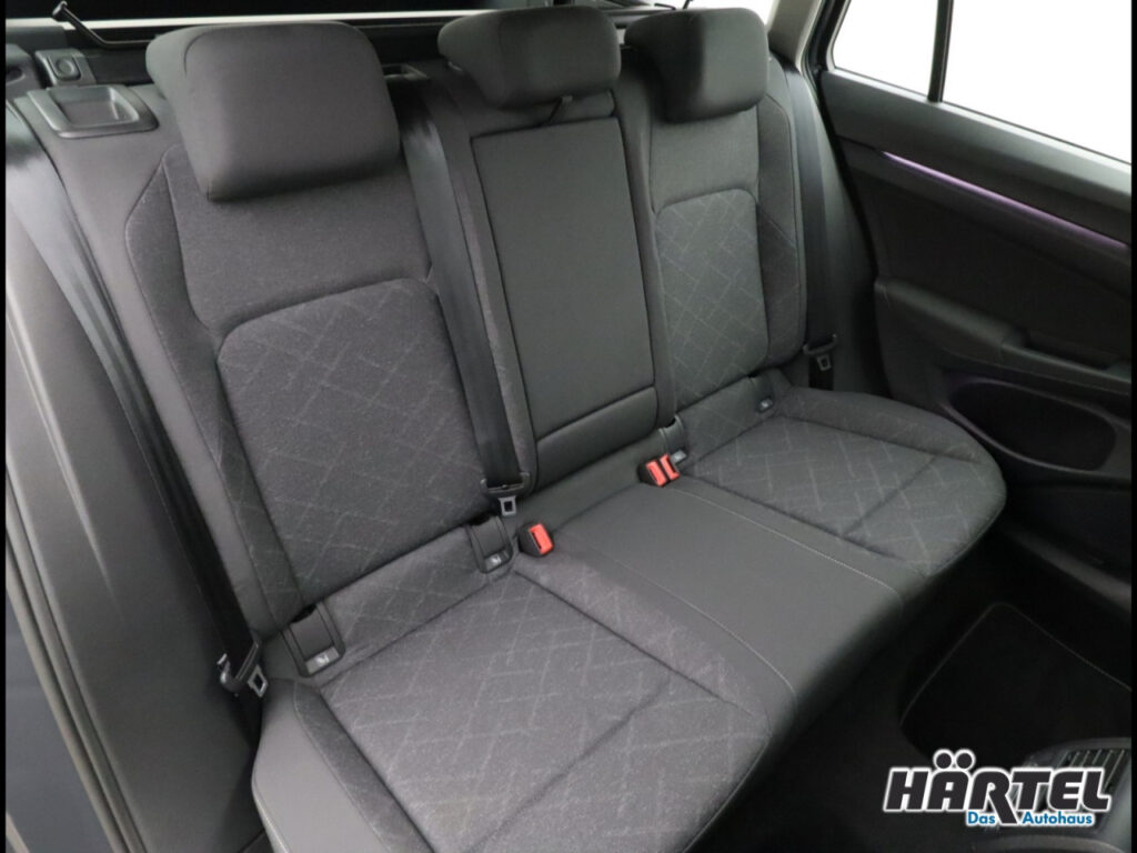 VOLKSWAGEN Golf Exposé-Bild 8